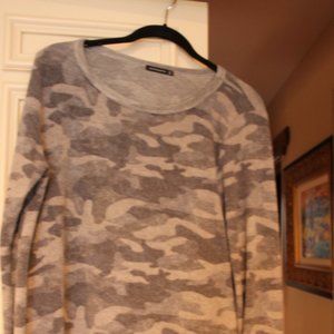 Light weight camo sweatshirt